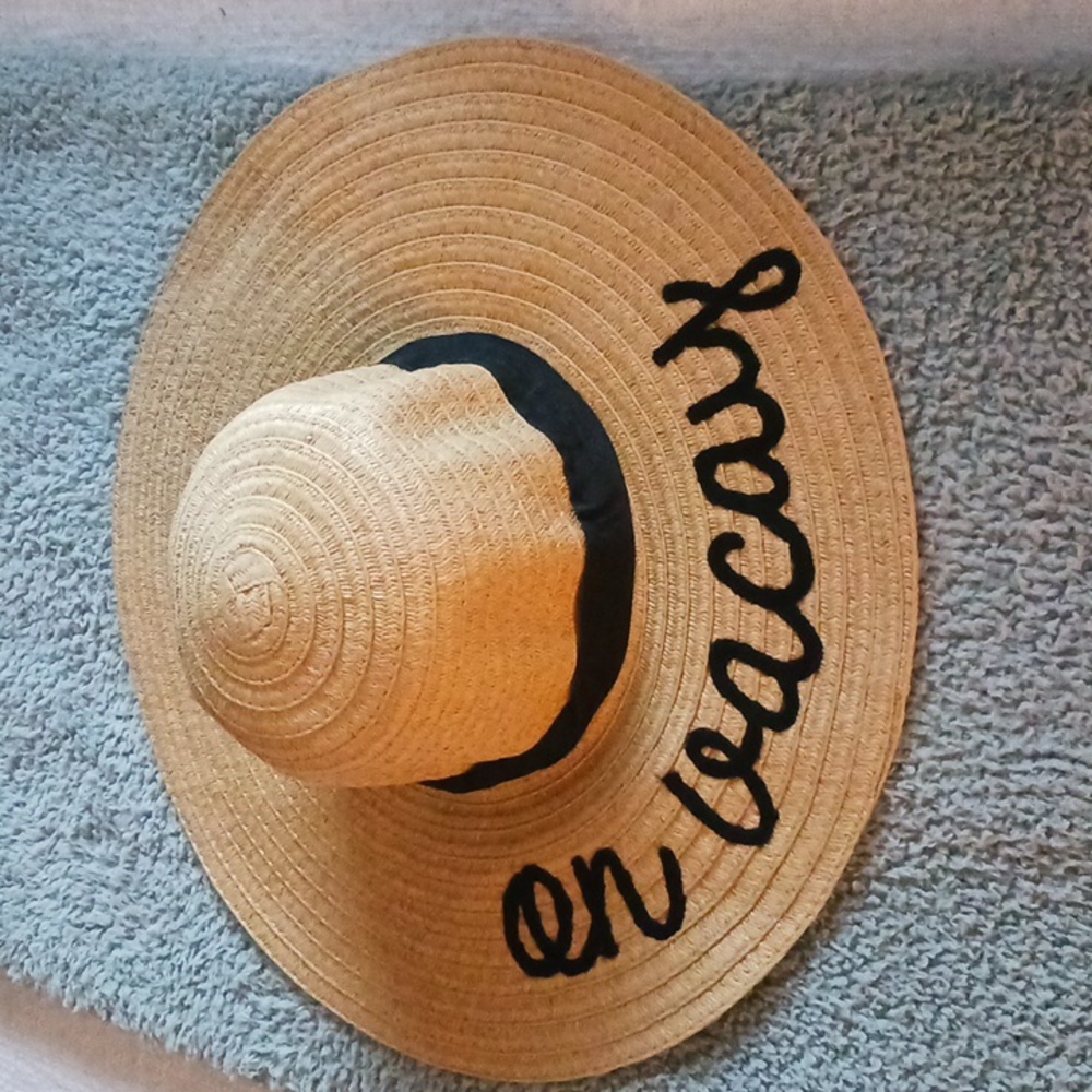 UNBRANDED "On Vacay" Floppy Hat